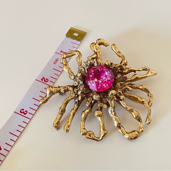 Vintage Signed Capri Pink Crystal Rhinestone Brooch - Picture 5 of 6